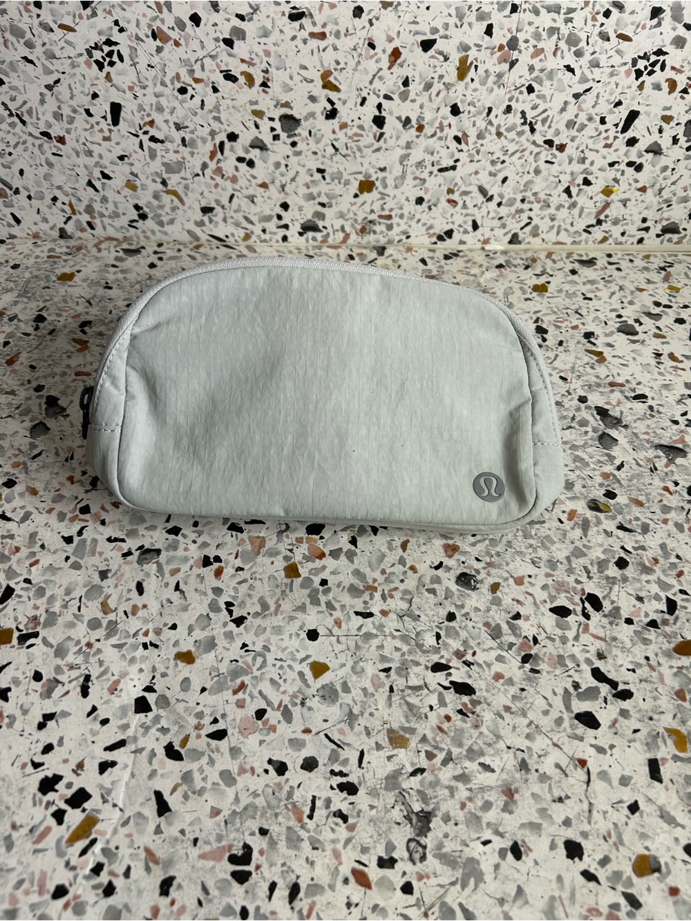 Lululemon Everywhere Belt Bag 1L light Gray NWT